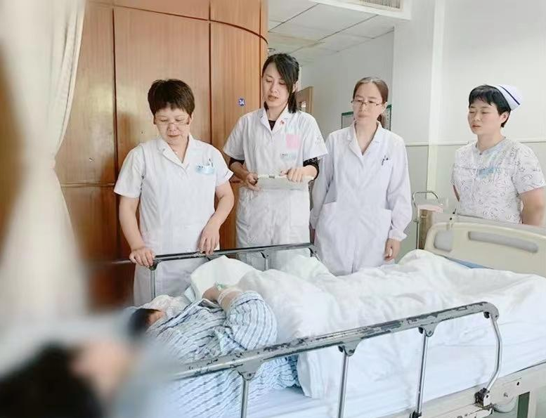 54岁高龄产妇成功生子